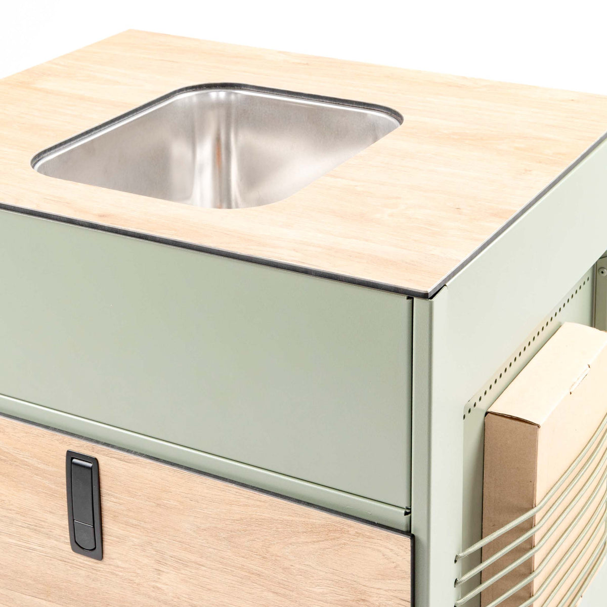 Moon Kitchen Solid Model 63 compleet geinstalleerd in bus