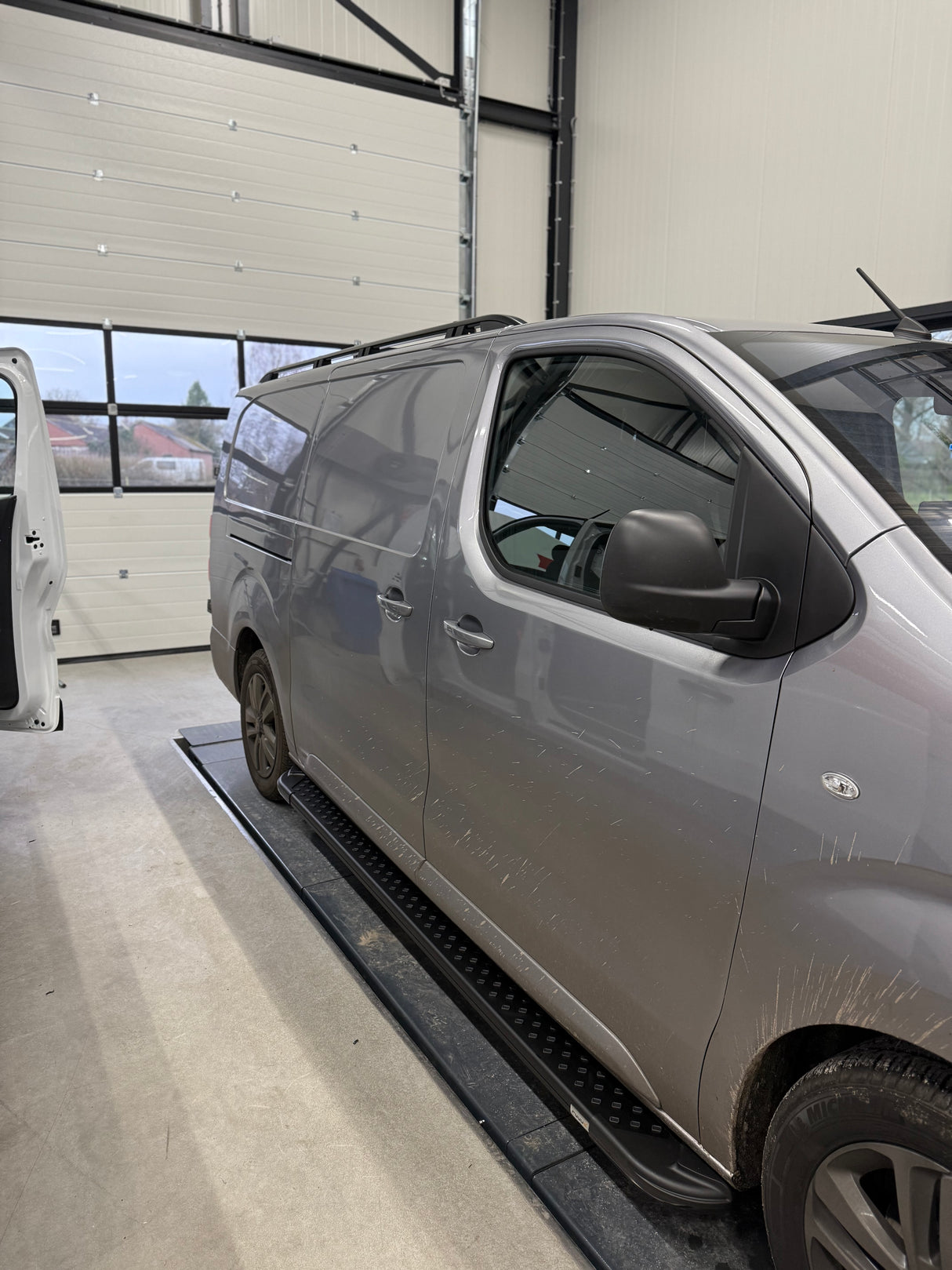 Treeplanken Peugeot Expert Aluminium Zwart 2016-heden