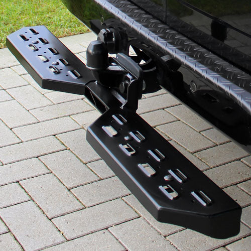 Black boarding step on center + tow bar