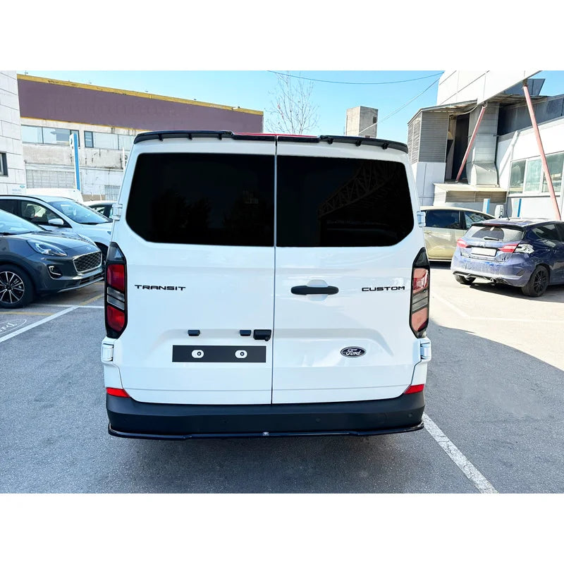 Achterbumperskirt passend voor Ford Transit Custom (V710) 2023- / Volkswagen Transporter T7 2024- (Met spatlappen) (ABS Glanzend zwart)